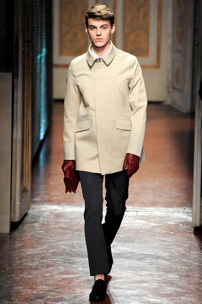 Look 7